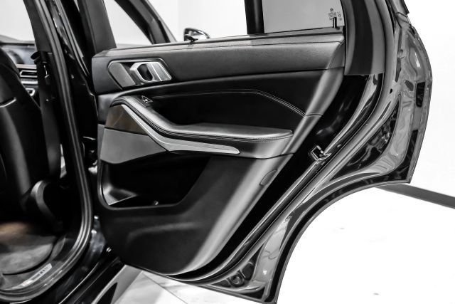 Used 2020 BMW X5 M50i AWD/4WD image 43