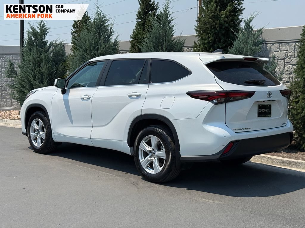 Used 2025 Toyota Highlander LE AWD/4WD image 6