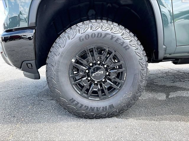 New 2026 Chevrolet Silverado 2500 ZR2 w/ LPO, Dark Essentials Package AWD/4WD image 7