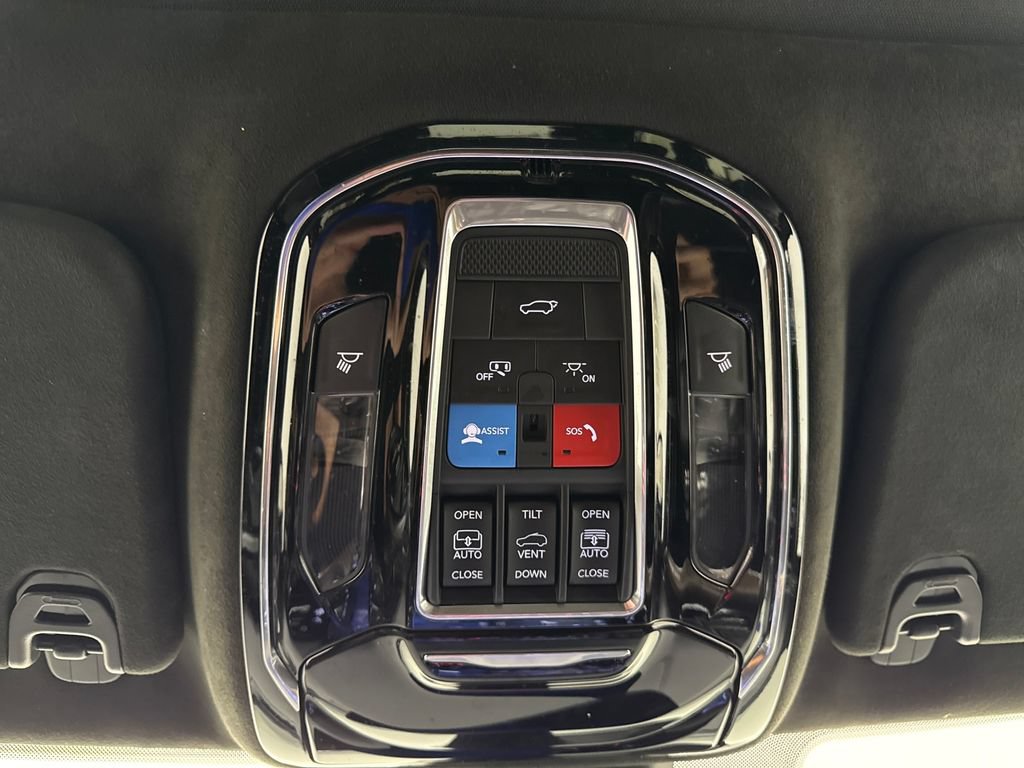 Used 2023 Jeep Grand Wagoneer L Series II AWD/4WD image 31