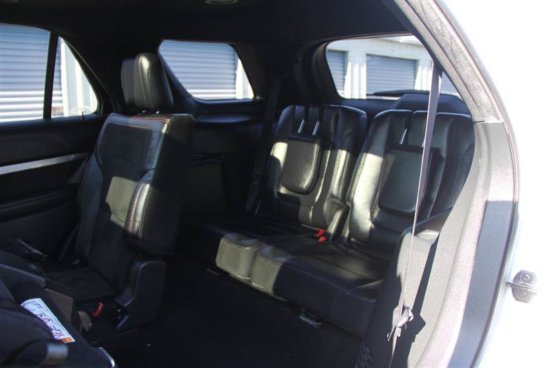 Used 2019 Ford Explorer XLT w/ Equipment Group 202A AWD/4WD image 22