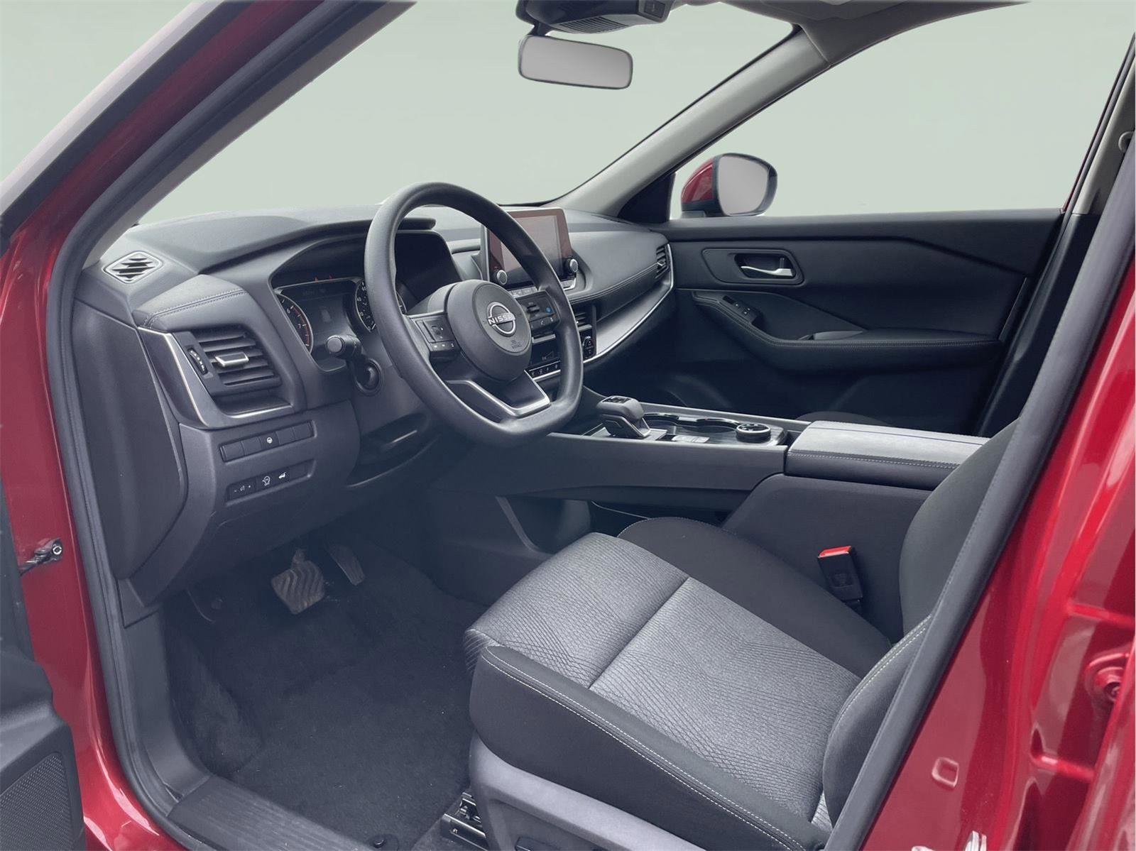 Used 2024 Nissan Rogue SV AWD/4WD image 11