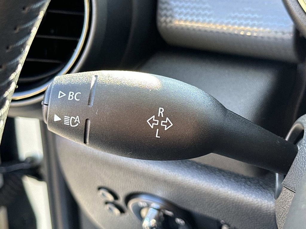 Used 2021 MINI Cooper 4-Door Hardtop image 18