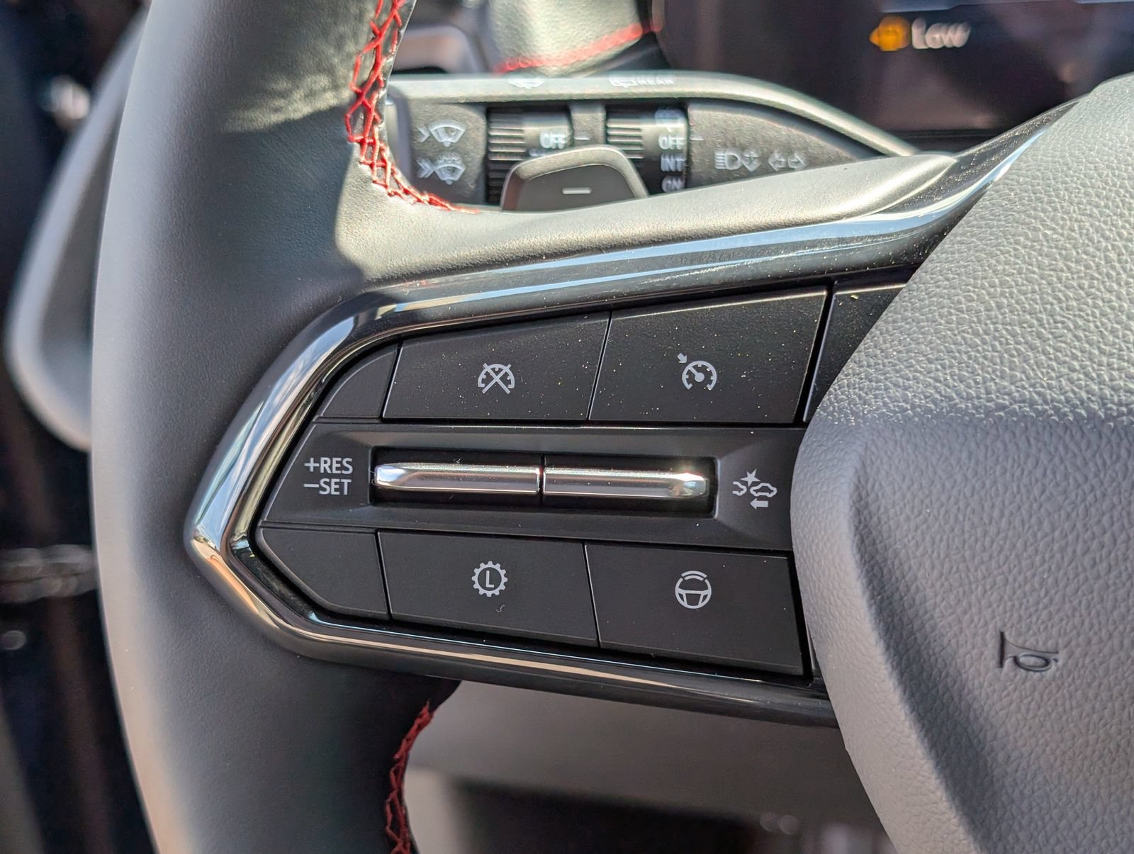 New 2027 Chevrolet Traverse RS w/ LPO, Floor Liner Package FWD image 23