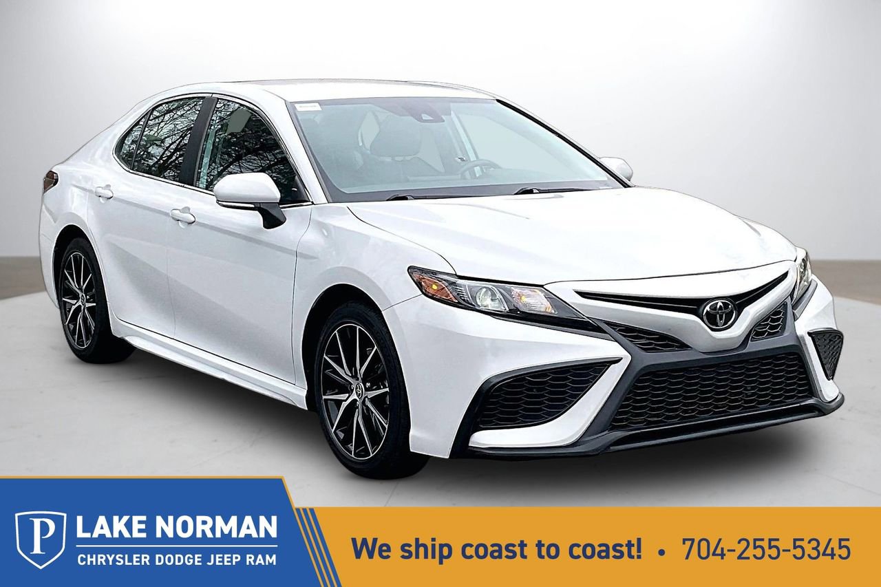 Used 2023 Toyota Camry SE image 1