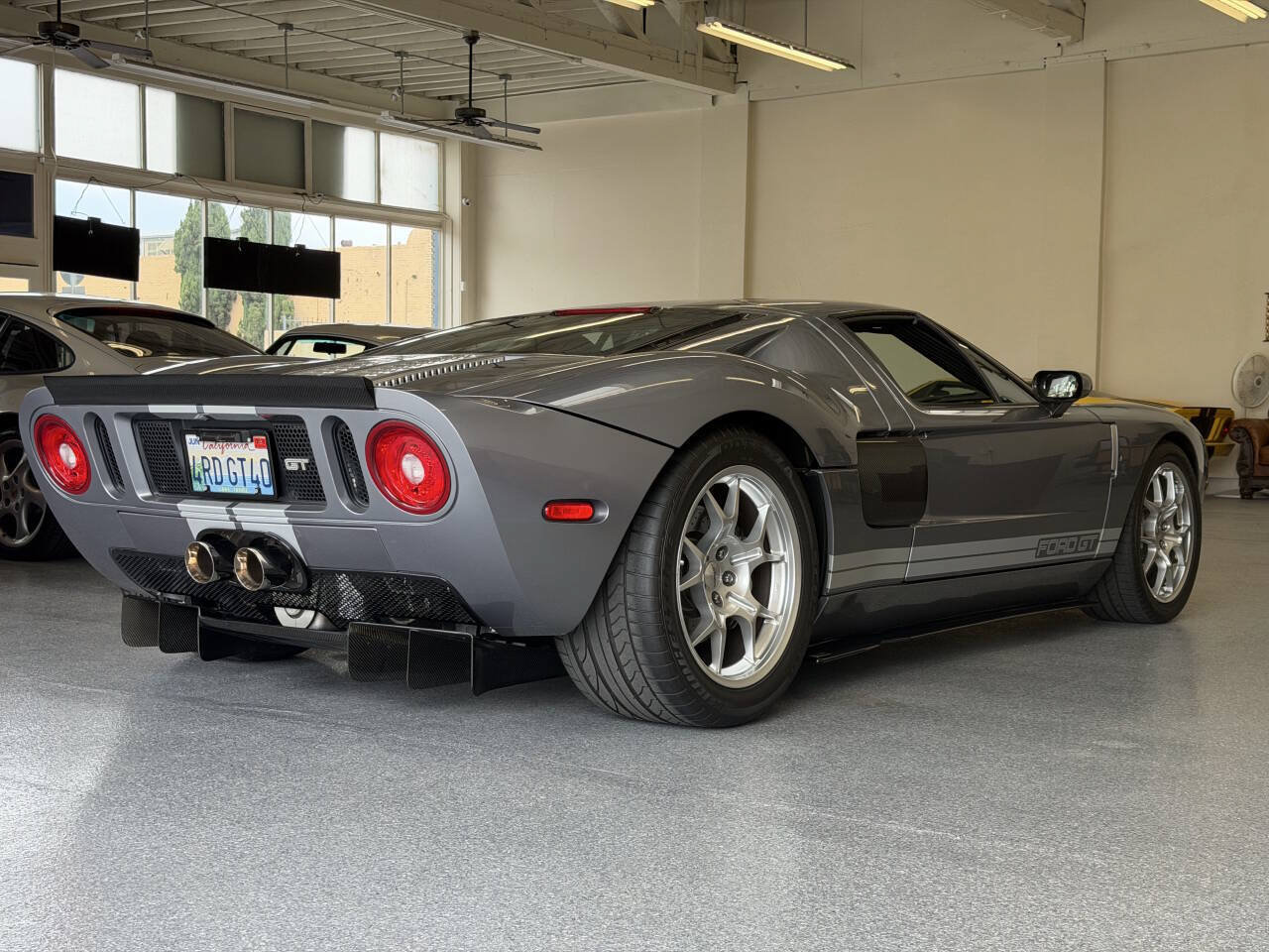Used 2006 Ford GT RWD image 22