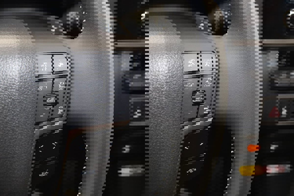 Used 2025 Toyota Camry SE image 33