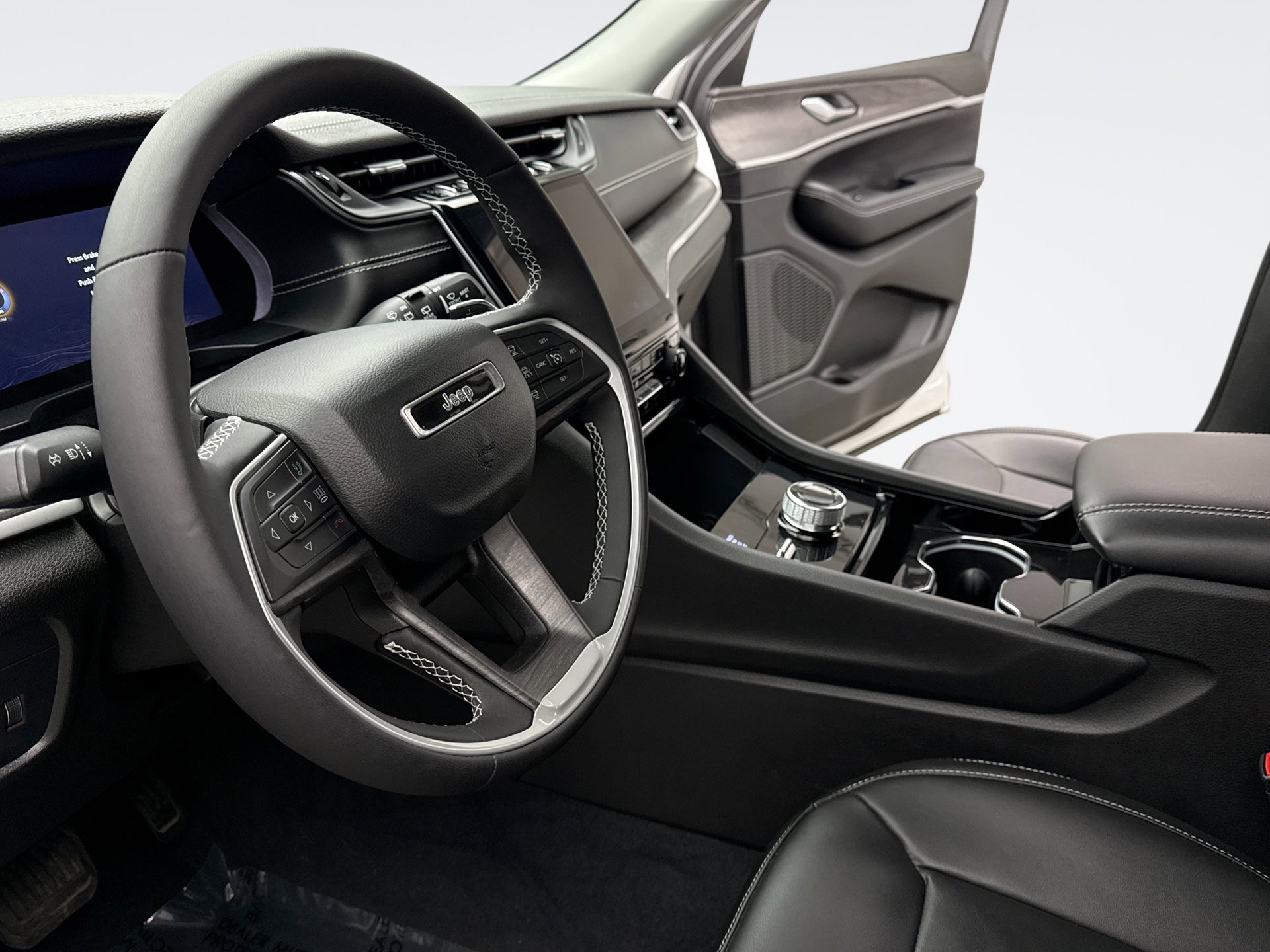 Used 2023 Jeep Grand Cherokee Limited image 10