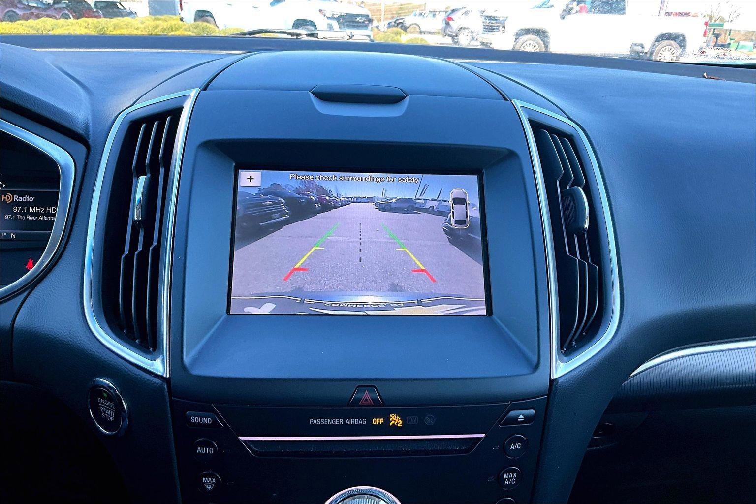 Used 2019 Ford Edge Titanium image 12