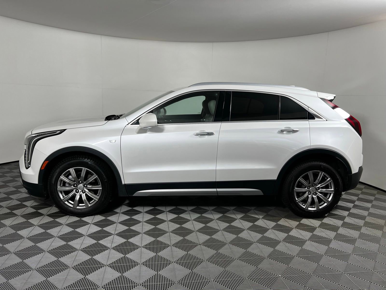 Used 2020 Cadillac XT4 Premium Luxury FWD image 8