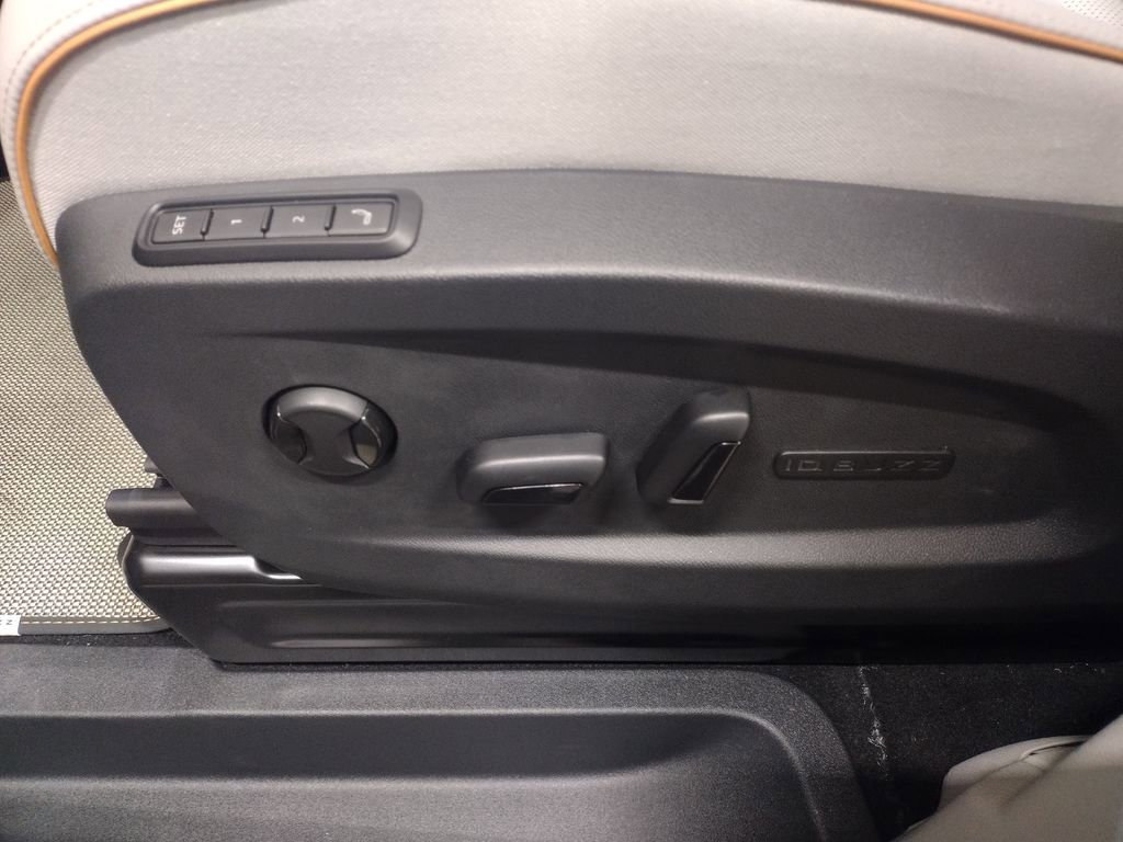 New 2025 Volkswagen ID. Buzz 1st Edition image 26