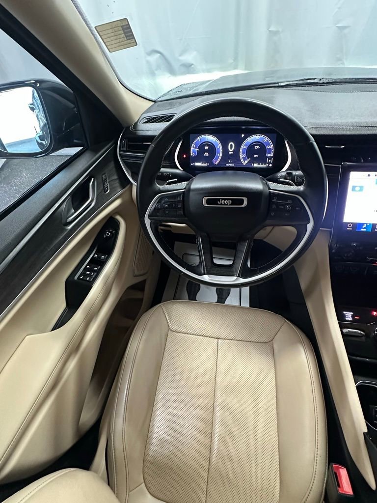 Used 2021 Jeep Grand Cherokee L Limited w/ Luxury Tech Group II image 15