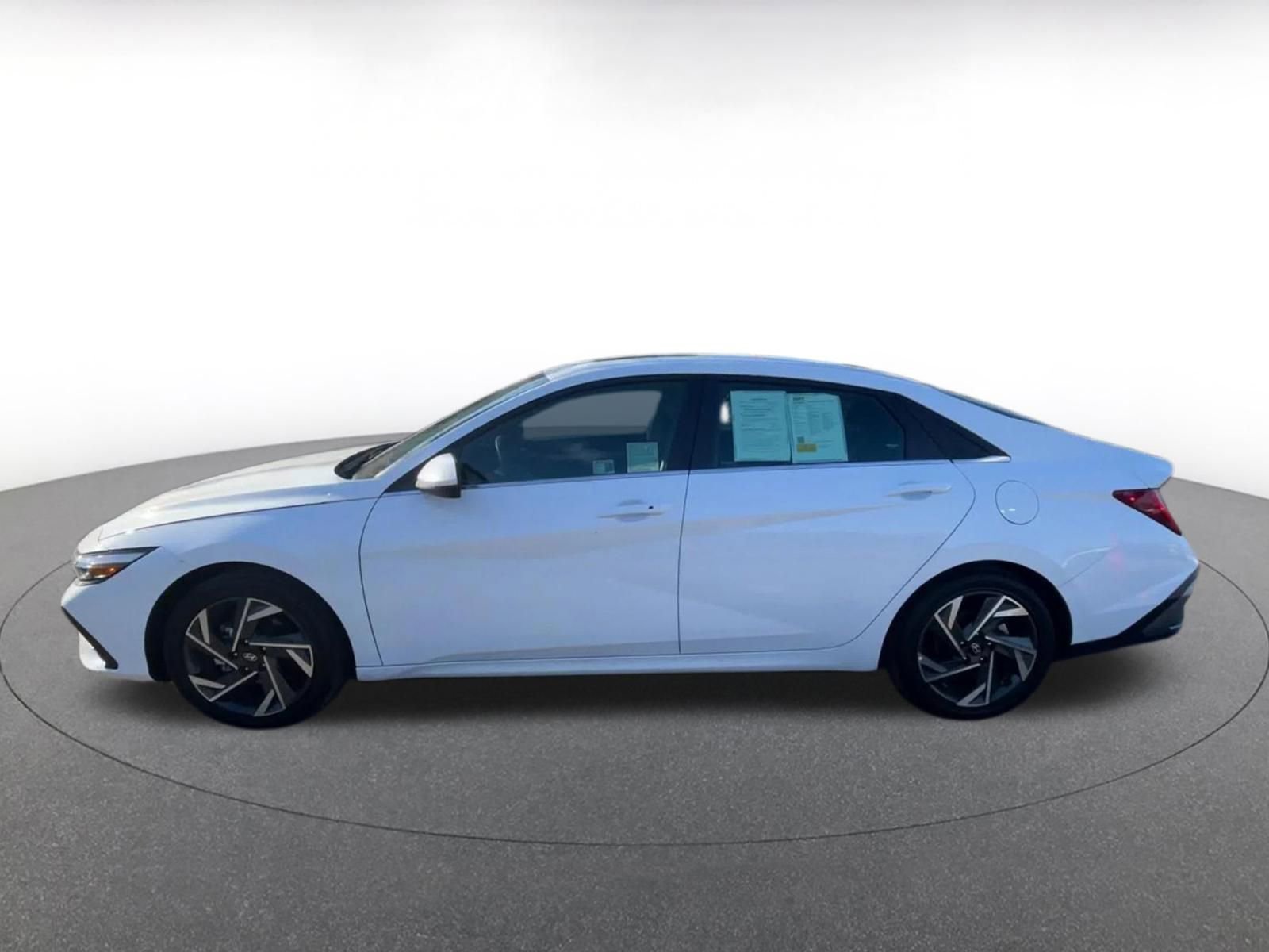 Used 2025 Hyundai Elantra SEL FWD image 9