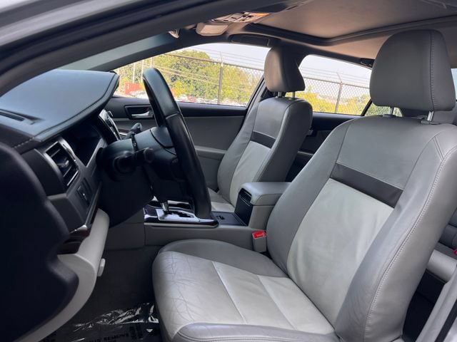 Used 2012 Toyota Camry XLE w/ Leather Pkg FWD image 12