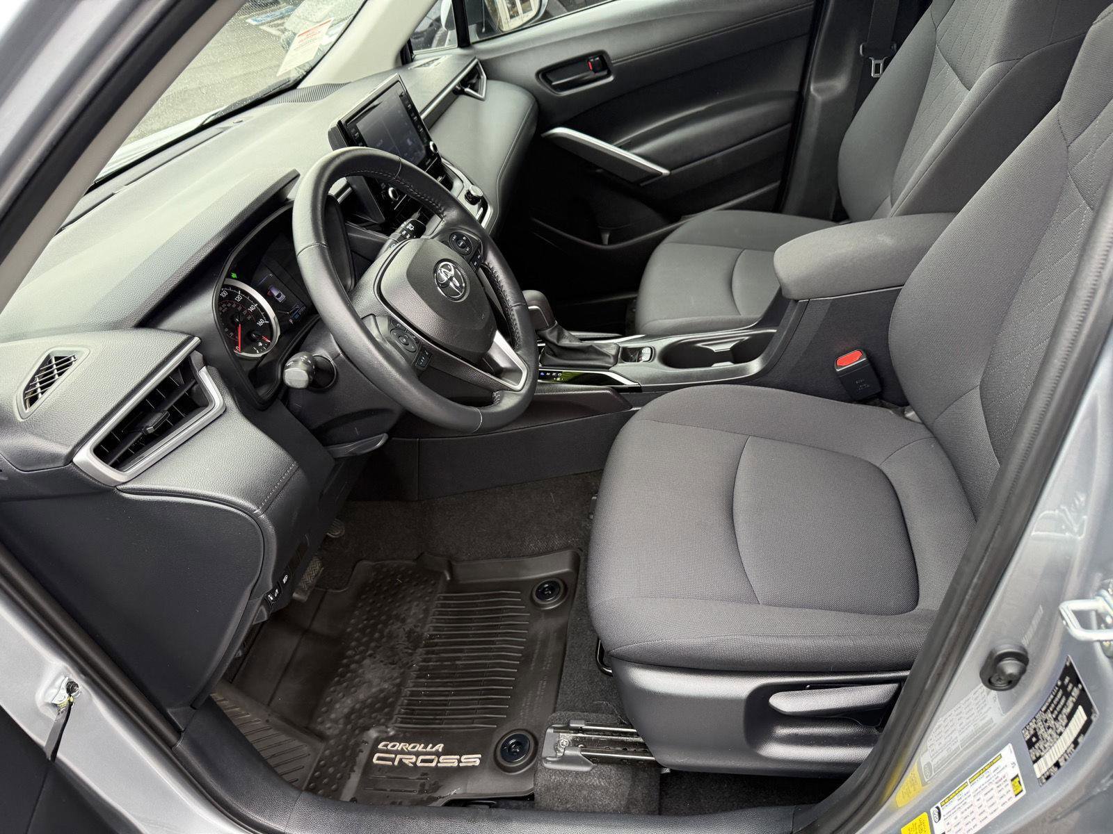 Certified 2022 Toyota Corolla Cross LE w/ Moonroof Package image 16