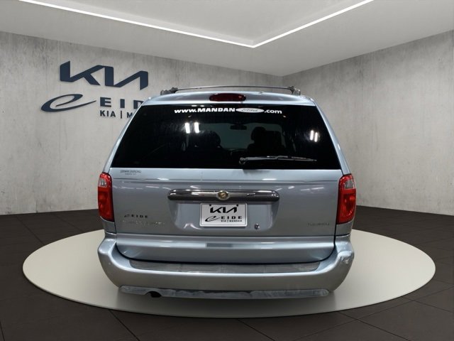 Used 2005 Chrysler Town & Country Touring image 4