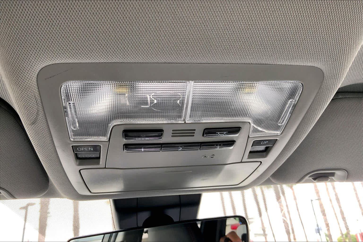 Used 2019 Toyota Highlander SE FWD image 31