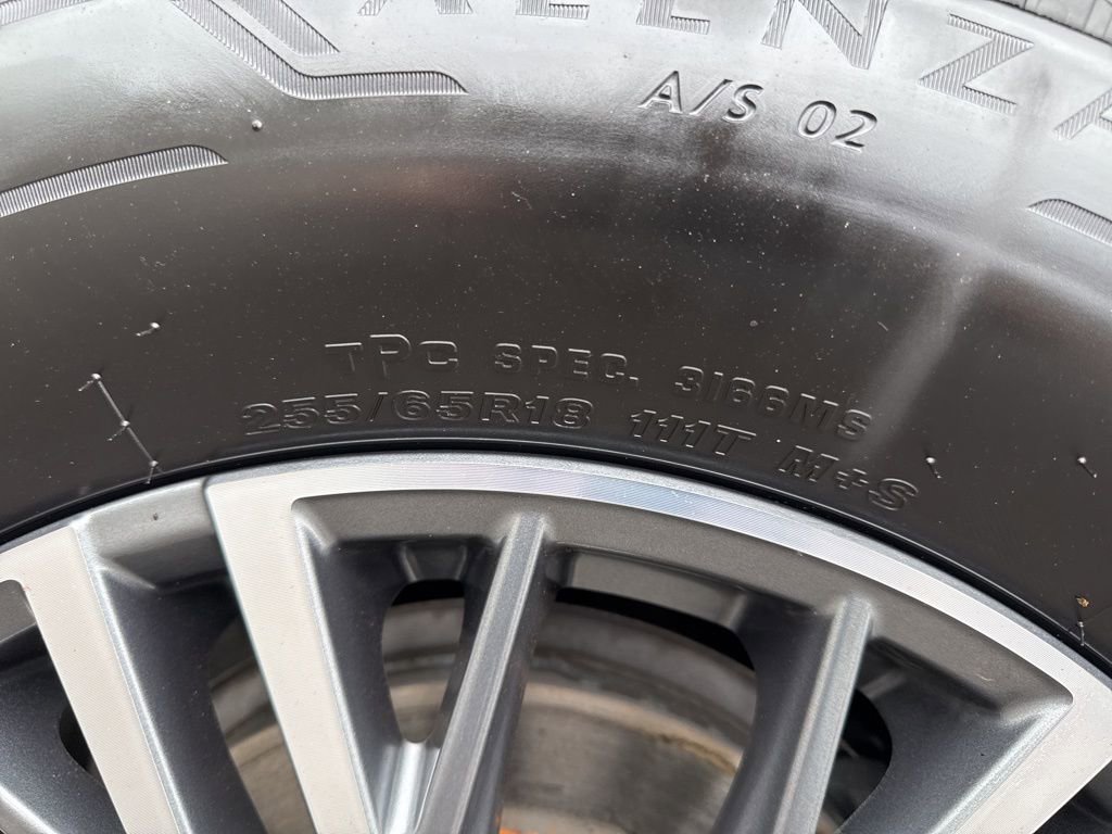 Used 2025 Chevrolet Traverse LT image 34