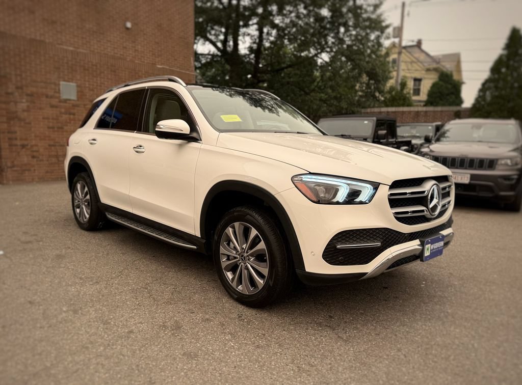 Used 2021 Mercedes-Benz GLE 350 4MATIC w/ Premium Package image 3