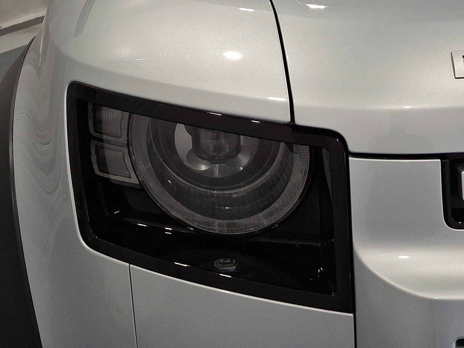 Certified 2023 Land Rover Defender 110 SE AWD/4WD image 8