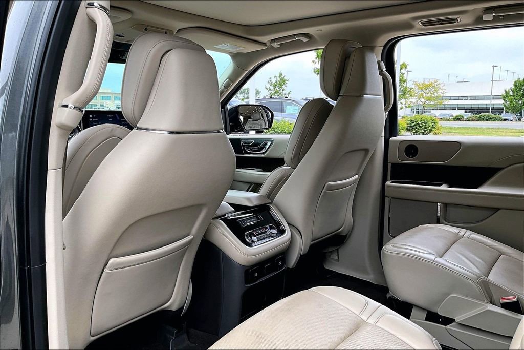 Used 2018 Lincoln Navigator Reserve AWD/4WD image 31