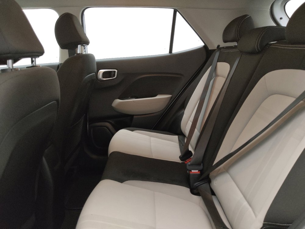 Used 2021 Hyundai Venue SEL FWD image 18