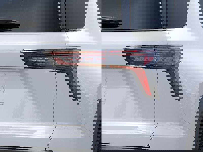 New 2025 Chevrolet Equinox LT w/ Safety and Technology Package image 45