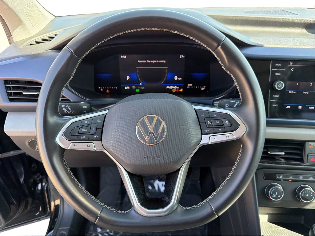 Used 2022 Volkswagen Taos SE w/ Panoramic Sunroof Package FWD image 18