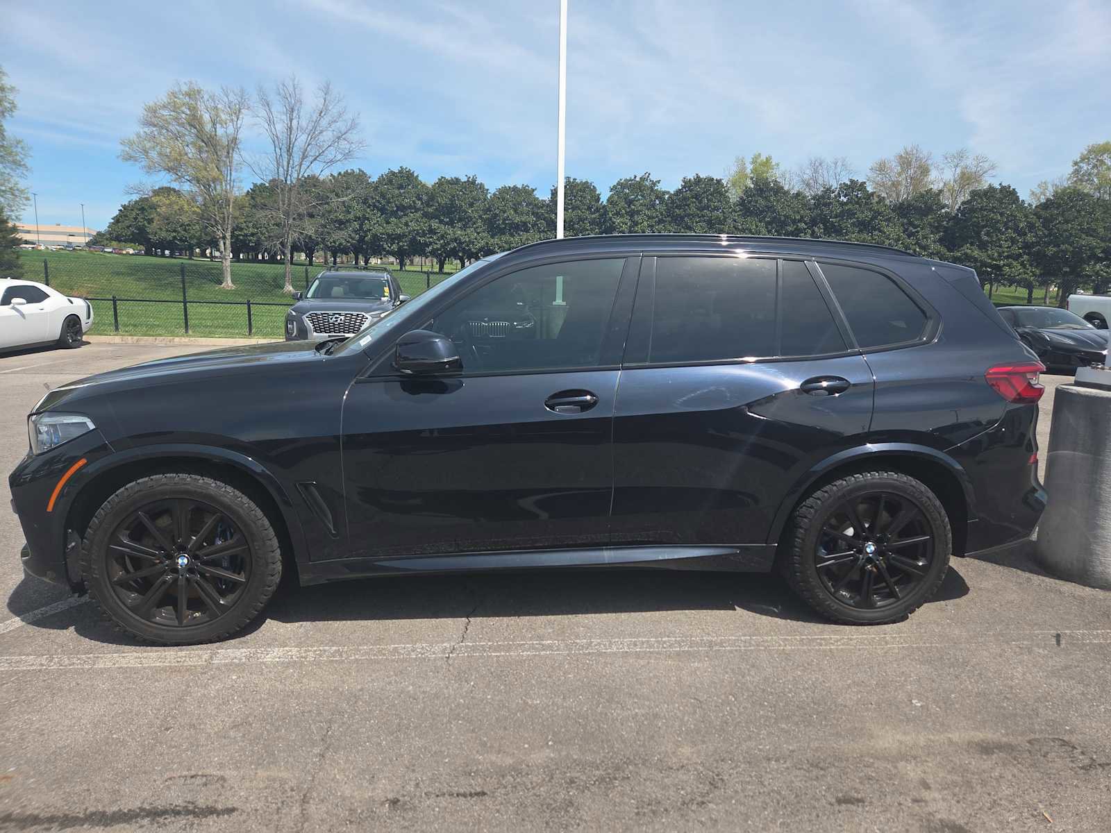 Used 2020 BMW X5 M50i w/ Executive Package image 8