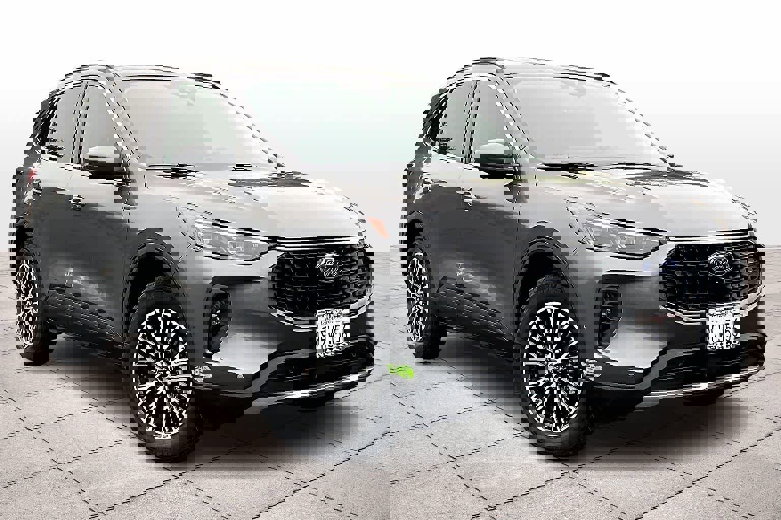 Used 2023 Ford Escape SE w/ PHEV Premium Package image 2