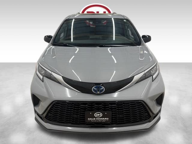 Used 2024 Toyota Sienna XSE w/ XSE Plus Package image 9