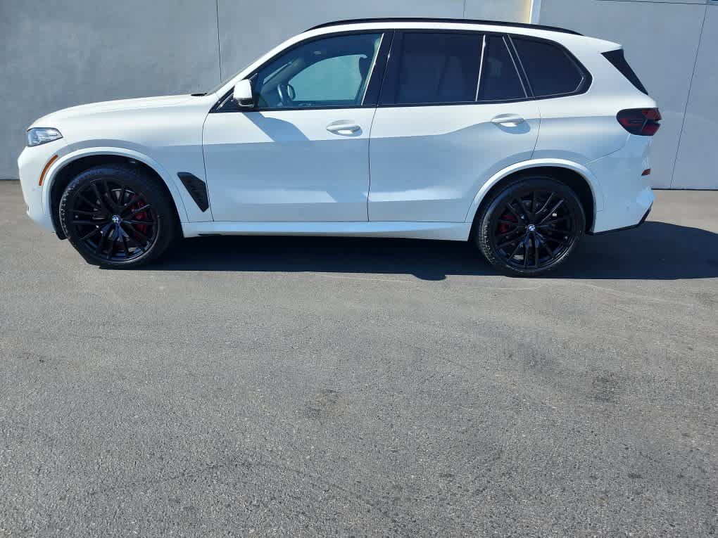 Used 2024 BMW X5 xDrive40i w/ M Sport Package AWD/4WD image 4
