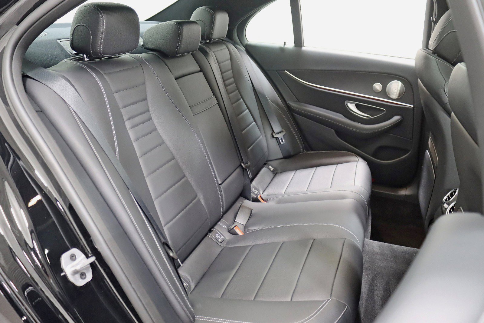 Used 2022 Mercedes-Benz E 450 4MATIC Sedan w/ Driver Assistance Package image 34