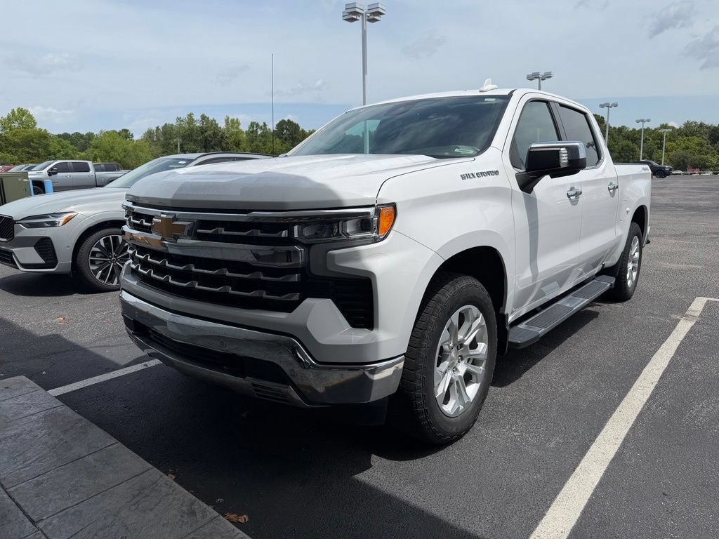 Used 2022 Chevrolet Silverado 1500 LTZ w/ LTZ Convenience Package II AWD/4WD image 2