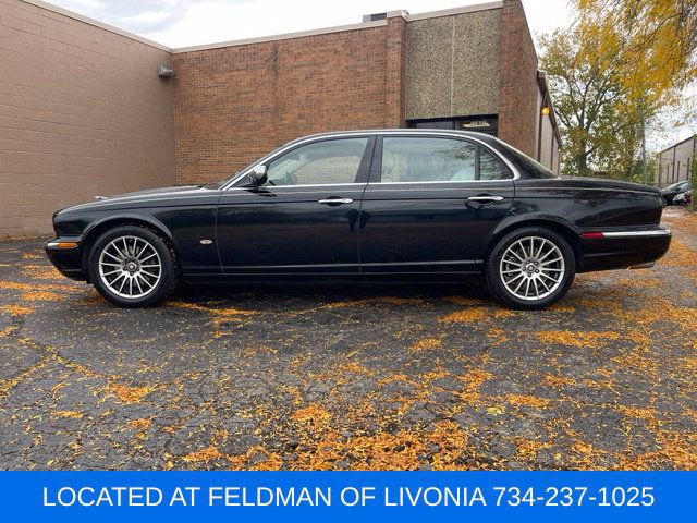 Used 2007 Jaguar XJ8 RWD image 2