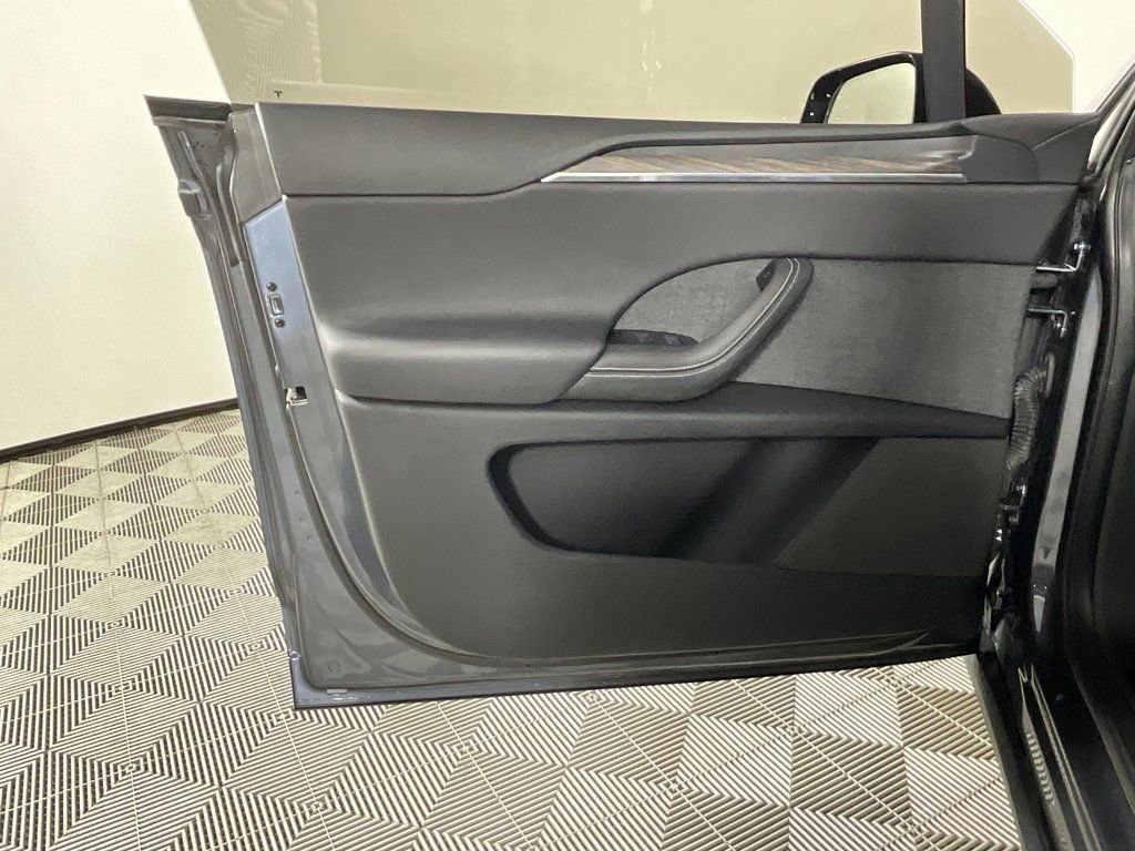 Used 2022 Tesla Model X image 17
