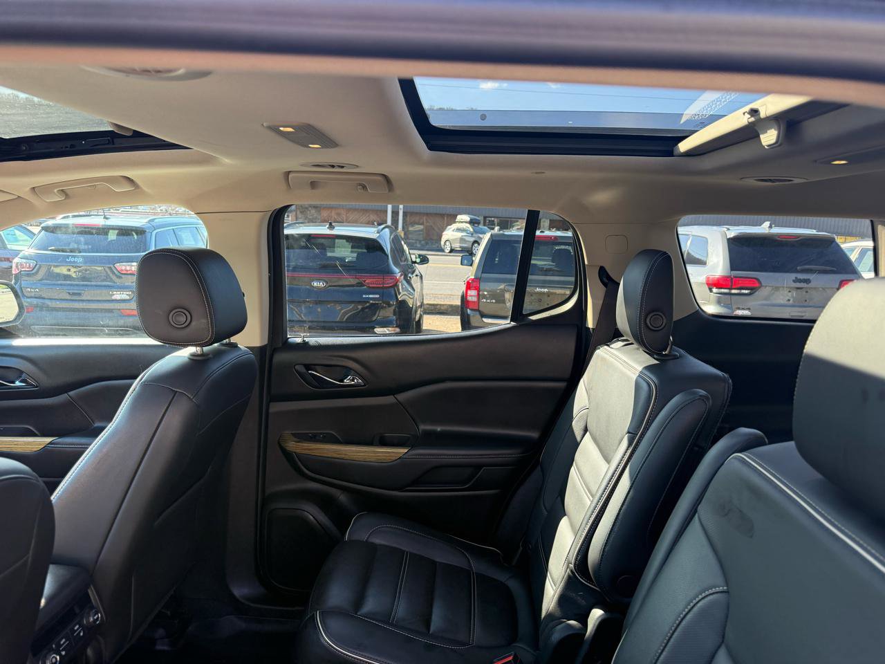 Used 2018 GMC Acadia Denali w/ Technology Package AWD/4WD image 41