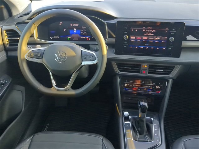 Certified 2025 Volkswagen Taos SE image 13