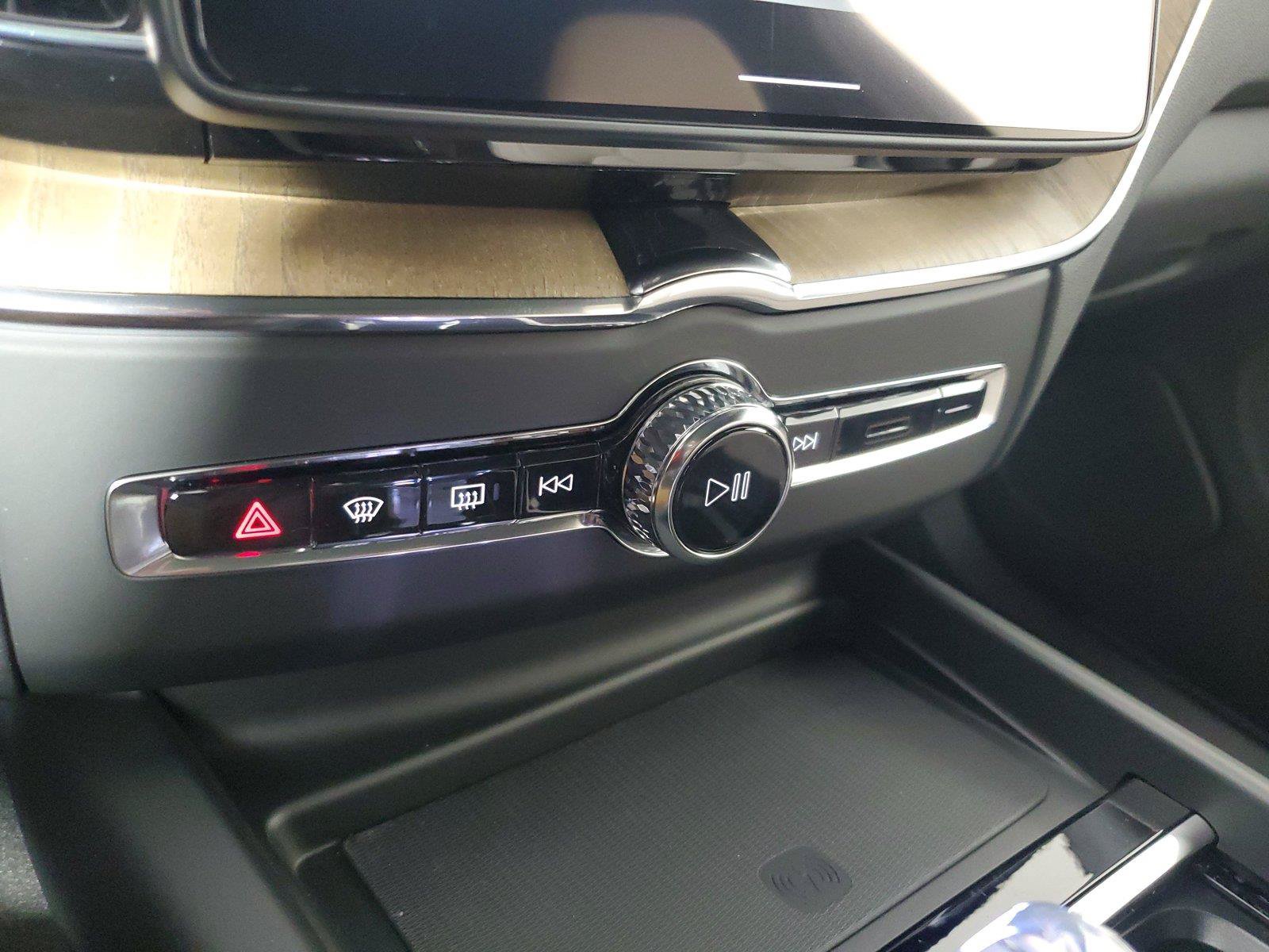 New 2027 Volvo XC60 B5 Plus AWD/4WD image 30