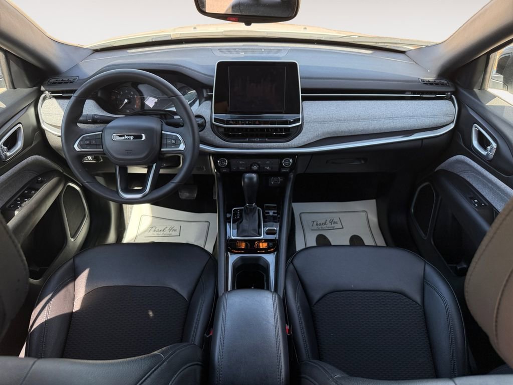 Used 2025 Jeep Compass Latitude image 21