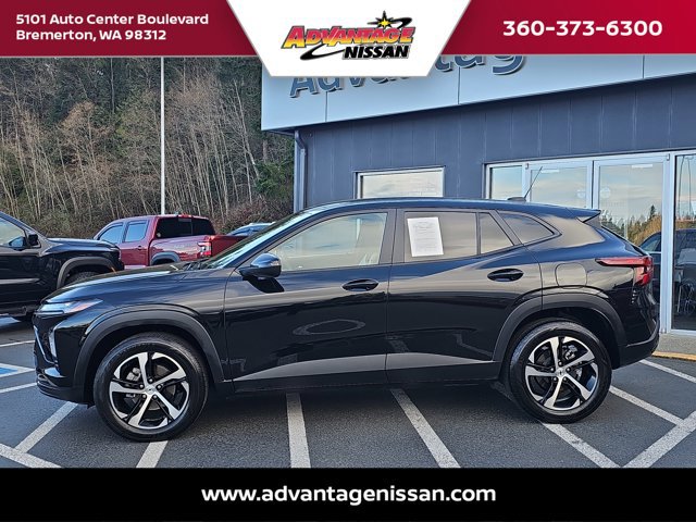 Used 2024 Chevrolet Trax RS FWD image 2