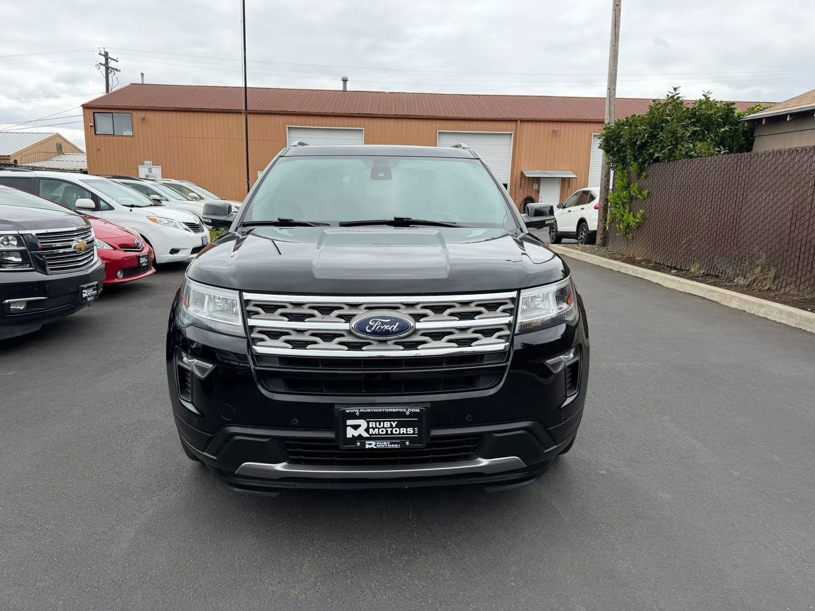 Used 2018 Ford Explorer XLT w/ Equipment Group 202A AWD/4WD image 2