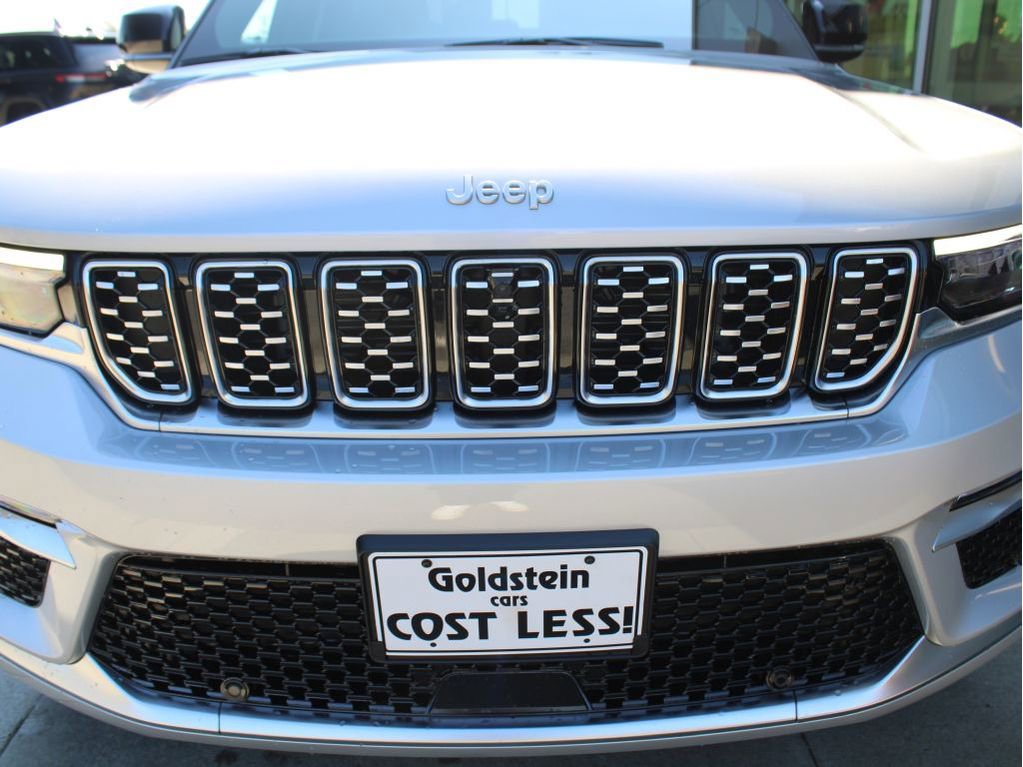 New 2025 Jeep Grand Cherokee Summit image 2