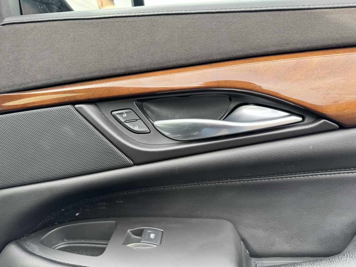 Used 2017 Cadillac Escalade Luxury AWD/4WD image 33