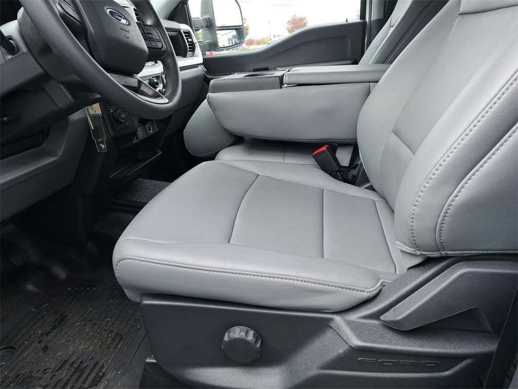 New 2025 Ford F350 XL w/ XL Chrome Package image 12