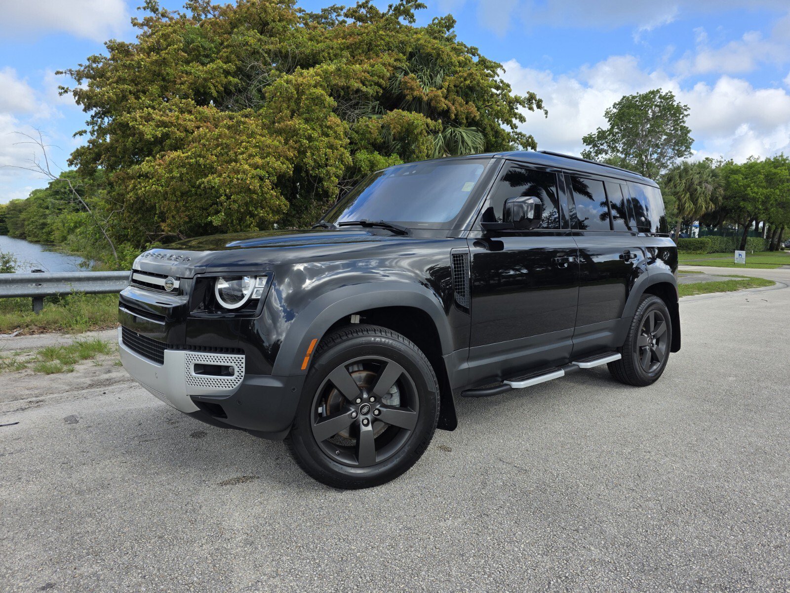 Used 2020 Land Rover Defender 110 S AWD/4WD video 1