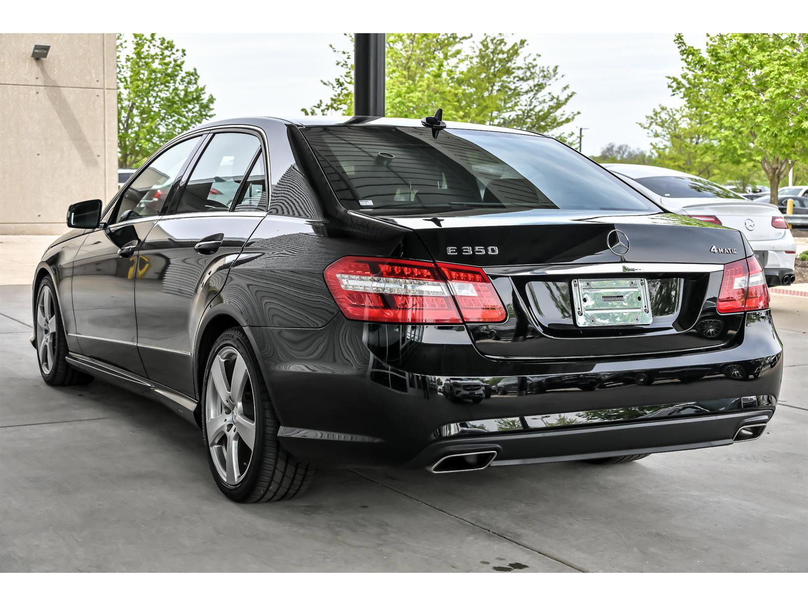 Used 2011 Mercedes-Benz E 350 4MATIC Sedan image 6
