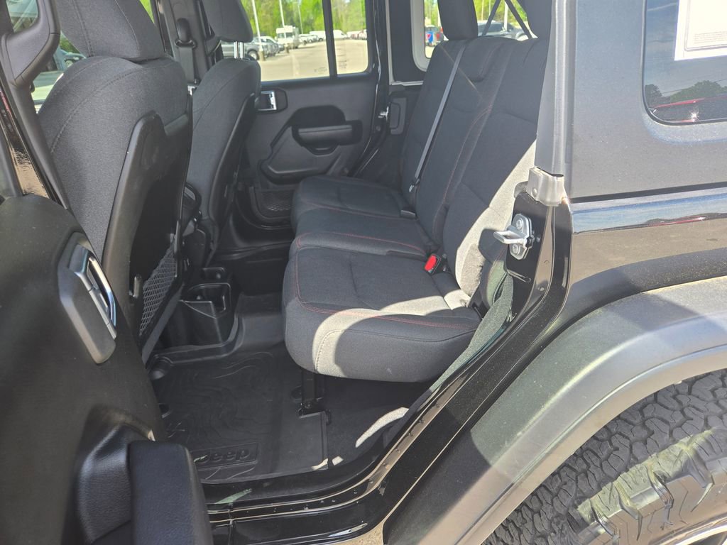 Used 2024 Jeep Wrangler Unlimited Rubicon w/ Technology Group image 8