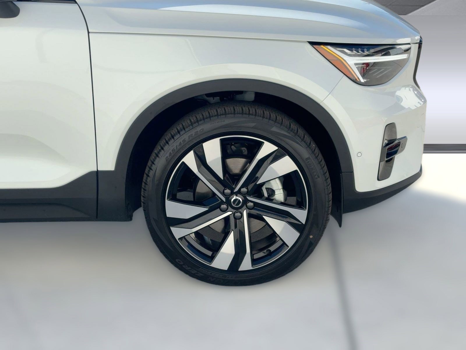 New 2026 Volvo XC40 B5 Ultra w/ Climate Package image 11