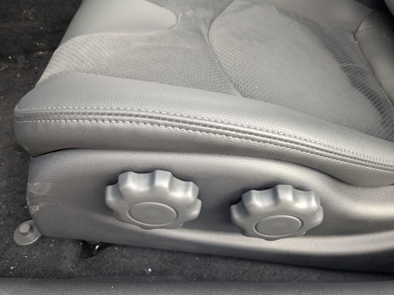 New 2026 Nissan Z Performance w/ Floor Mat Package image 13